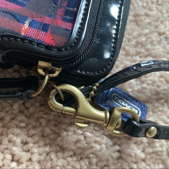 Roomy Coach Wristlet/Wallet - Picture 2 of 4